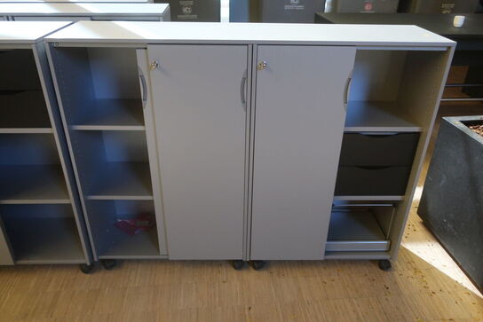 4 stk. skabe EFG med 2 topplader 