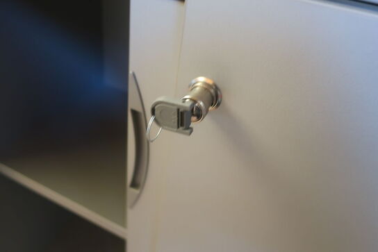 4 stk. skabe EFG med 2 topplader 