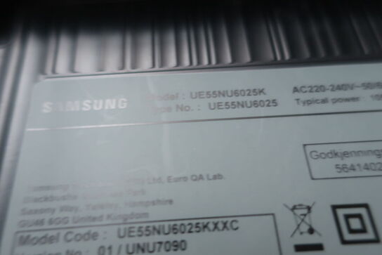 55" fjernsyn SAMSUNG UE55NU6025K med beslag