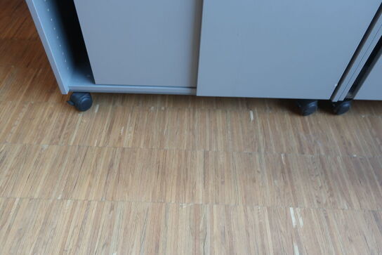 4 stk. skabe EFG med 2 topplader 