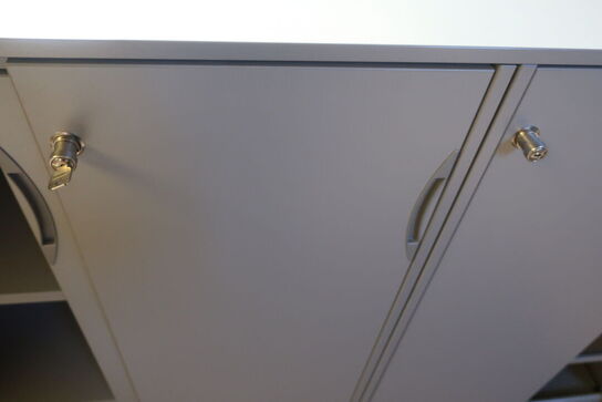 4 stk. skabe EFG med 2 topplader 