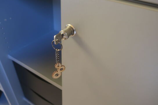 4 stk. skabe EFG med 2 topplader 