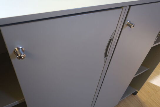 4 stk. skabe EFG med 2 topplader 