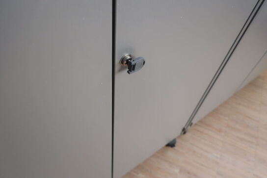 3 stk. skabe EFG med 1 topplader 