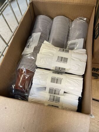 9 kasser engangskopper til espresso, hertil ske og sukker