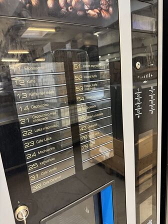 Kaffe-og snack automat med kort betaling, Vendo (de 2 hører sammen)