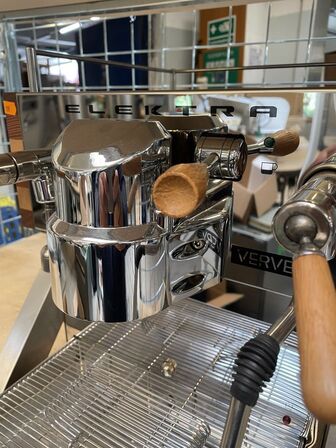 Espressomaskine ELEKTRA model Verve, fremstår med fejl og mangler