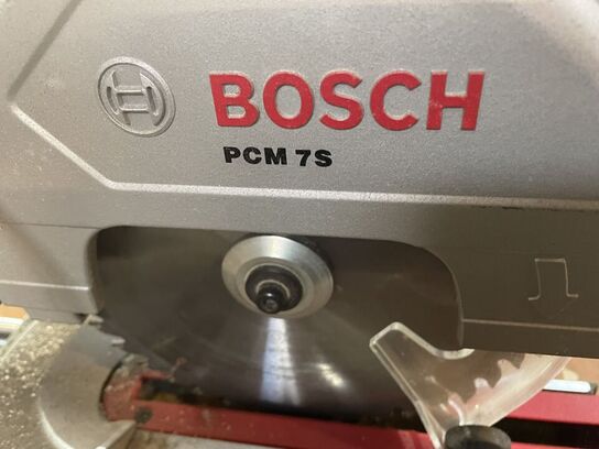 Bord inkl. Svejseværk PARKSIDE PFDS 33B2 og kap geringssav BOSCH PCM 7S