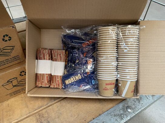 9 kasser engangskopper til espresso, hertil ske og sukker