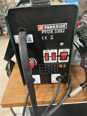 Bord inkl. Svejseværk PARKSIDE PFDS 33B2 og kap geringssav BOSCH PCM 7S