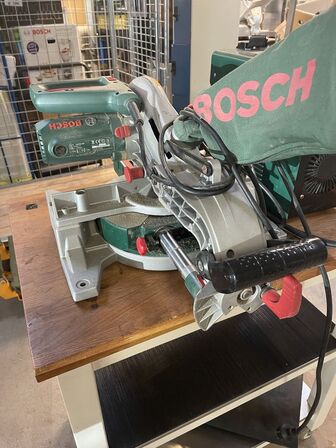Bord inkl. Svejseværk PARKSIDE PFDS 33B2 og kap geringssav BOSCH PCM 7S