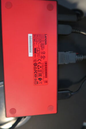 2 stk. computerskærme SAMSUNG S24E450, tastatur, mus dockingstation LENOVO