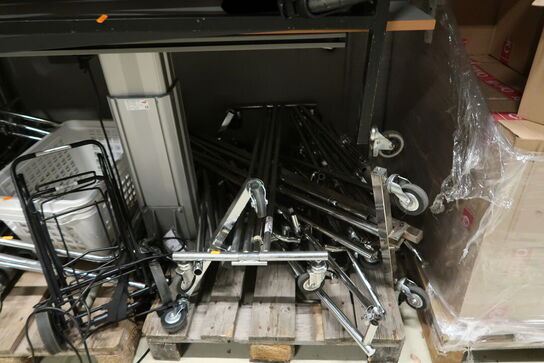 Hæve/sænke bord samt div. Tøjstativer