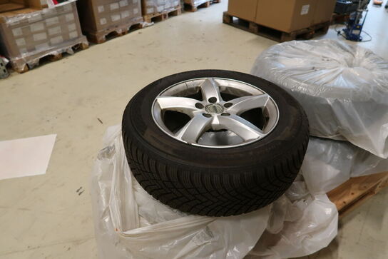 Palle med 4 stk. alufælge med dæk HANKOOK 215/60R16 99H