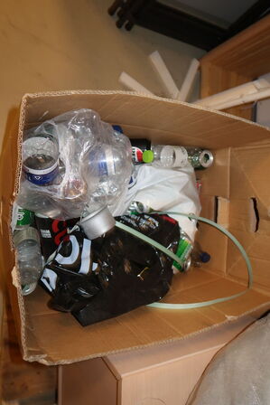 2 stk. barborde, foldebord, div. Bukke, flag m.m.