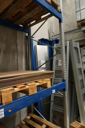 2 fag pallereoler uden indhold samt ekstra gavle og vanger