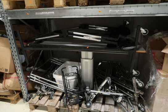 Hæve/sænke bord samt div. Tøjstativer