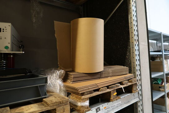 Palle med papkasser m.m.