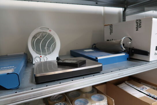 Div. Pakkeudstyr, såsom tape, vægt, 2 stk. skæremaskiner m.m.