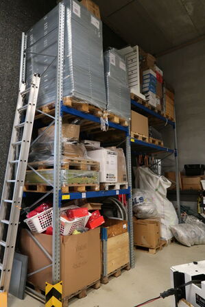 2 fag pallereoler uden indhold