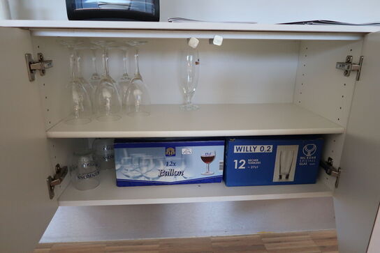 Div. service i køkken. Glas, bestik, kaffekander, vinglas m.m.