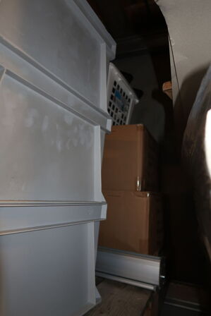 Palle med plastikkasser