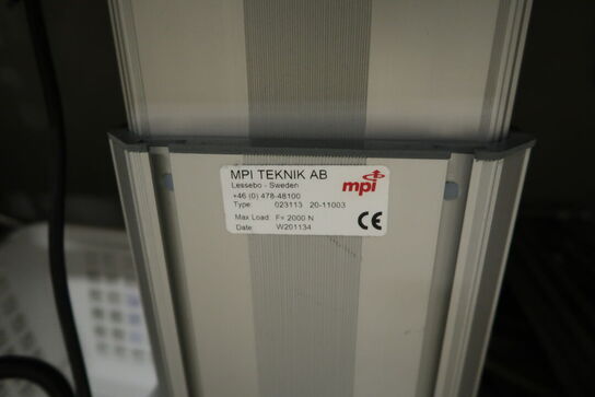 Hæve/sænke bord samt div. Tøjstativer