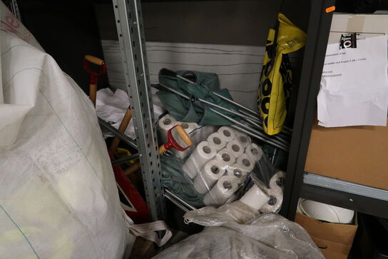 2 stk. reoler med indhold