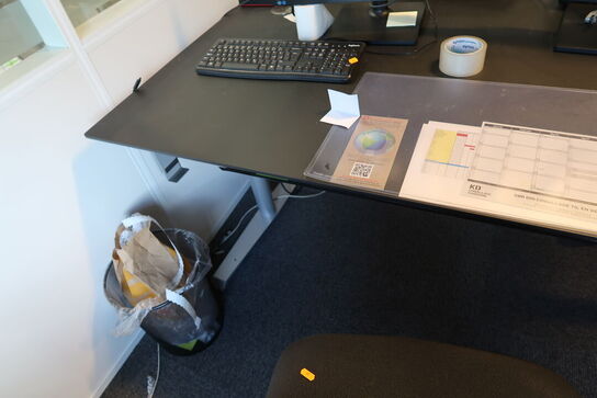 El. hæve/sænke skrivebord med kontorstol