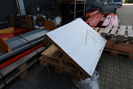 Div. paller, reol, cykel, kaffemaskine JDE samt dele til tøjstativer (alt skal medtages fra beskrivelsen)(pallereoler medfølger ikke)