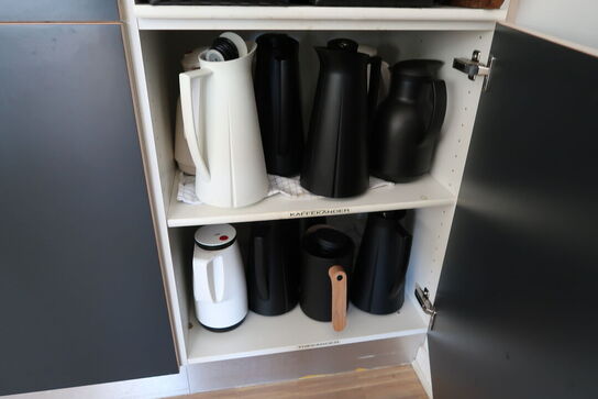 Div. service i køkken. Glas, bestik, kaffekander, vinglas m.m.