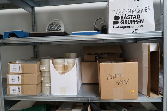 Div. Pakkeudstyr, såsom tape, vægt, 2 stk. skæremaskiner m.m.