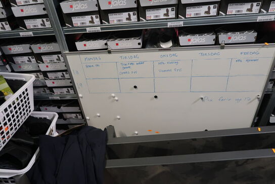 2 stk. podier, 2 stk. whiteboards