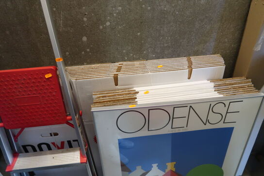 Plakat samt div. Papkasser