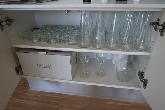 Div. service i køkken. Glas, bestik, kaffekander, vinglas m.m.