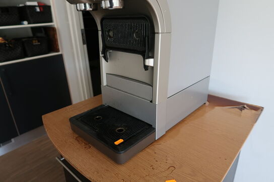 Kaffemaskine DOUWE EGBERTS med bord