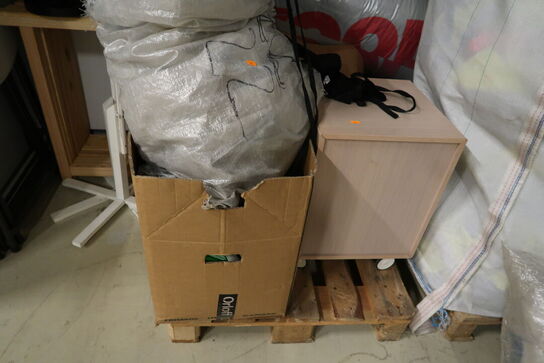 2 stk. barborde, foldebord, div. Bukke, flag m.m.