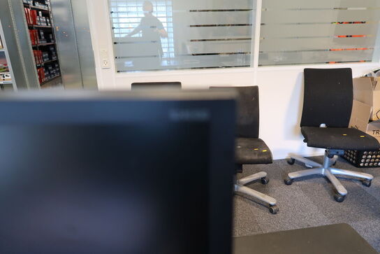 2 stk. computerskærme SAMSUNG S24E450, tastatur, mus dockingstation LENOVO