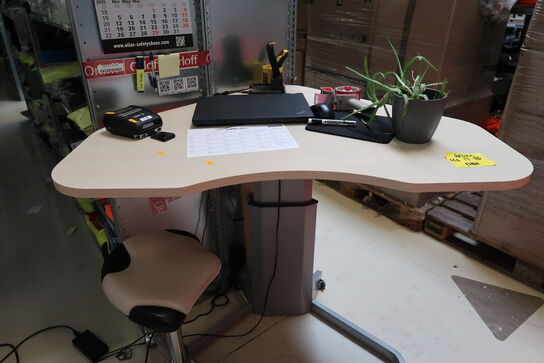 Hæve/sænke skrivebord med kontorstol