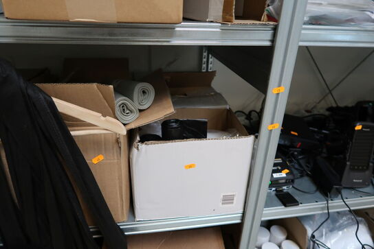 Div. Pakkeudstyr, såsom tape, vægt, 2 stk. skæremaskiner m.m.