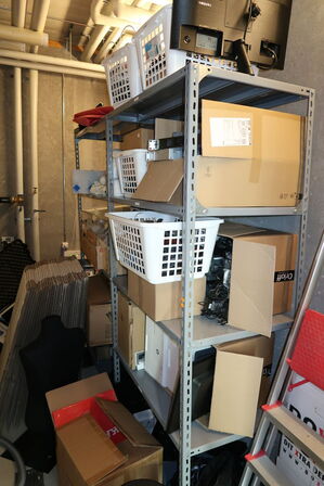 2 stk. lagerreoler uden indhold