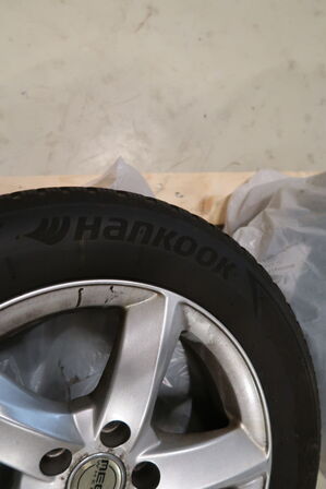 Palle med 4 stk. alufælge med dæk HANKOOK 215/60R16 99H