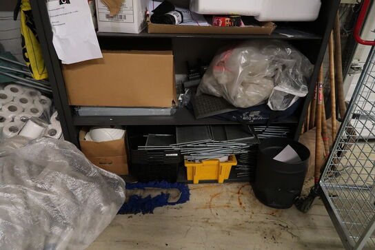 2 stk. reoler med indhold