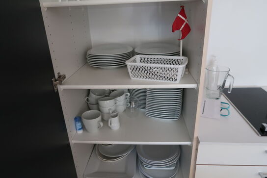 Div. service i køkken. Glas, bestik, kaffekander, vinglas m.m.
