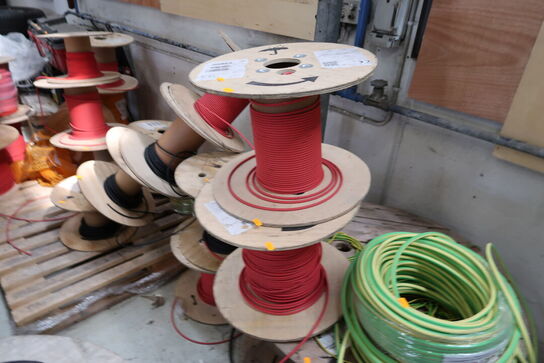 3 stk. kabeltromler med div. Kabel samt kabelrulle