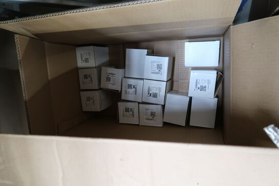 Palle samt kasser med div. Kabel