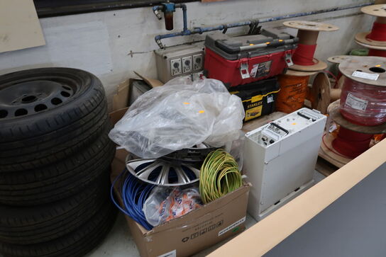 Div. Kabler, varelager samt værktøjstasker