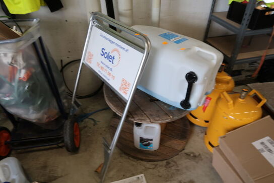 2 stk. skilte, dunk samt kabeltromle