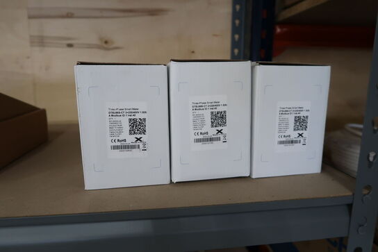 Lagerreol med indhold