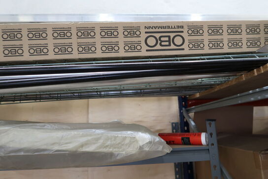 Lagerreol med indhold